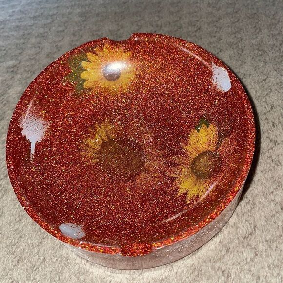 Handmade resin epoxy ashtray - Picture 1 of 3
